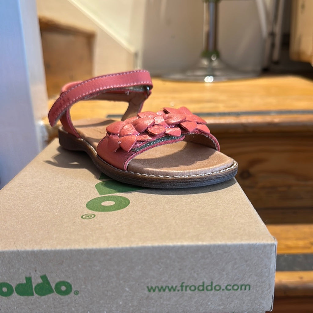 Froddo coral sandal - Elves & the Shoemaker